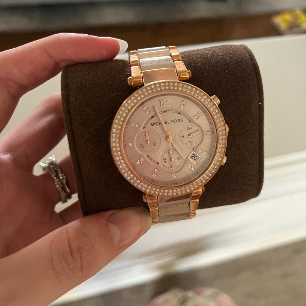NEW WITH TAGS, NEVER WORN Michael Kors watch in beautiful Rose Gold